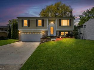 8600 Brentwood Dr, Olmsted Township, OH 44138