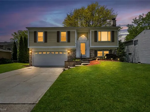 8600 Brentwood Dr, Olmsted Township, OH 44138