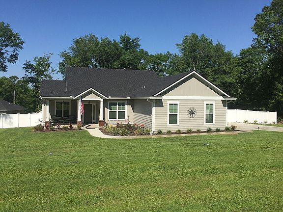 5th image of 306 SW Woodleaf Ct
