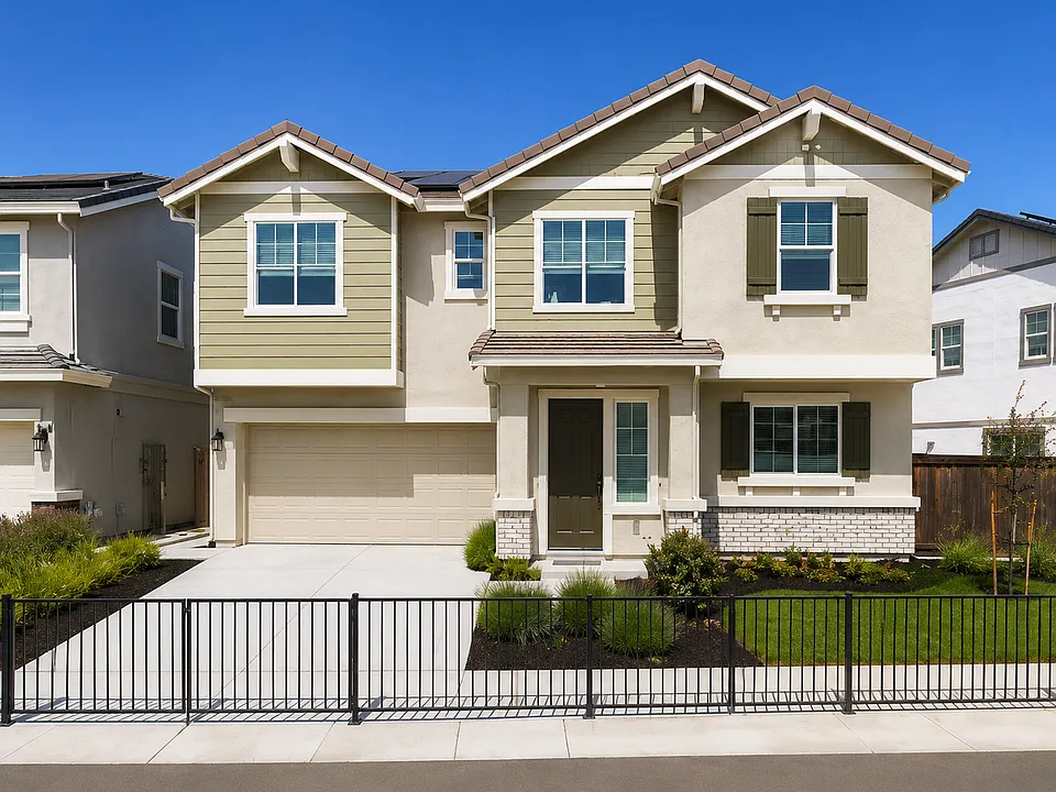 2424 Golden Way
