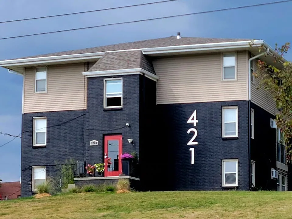 421 College Ave #106