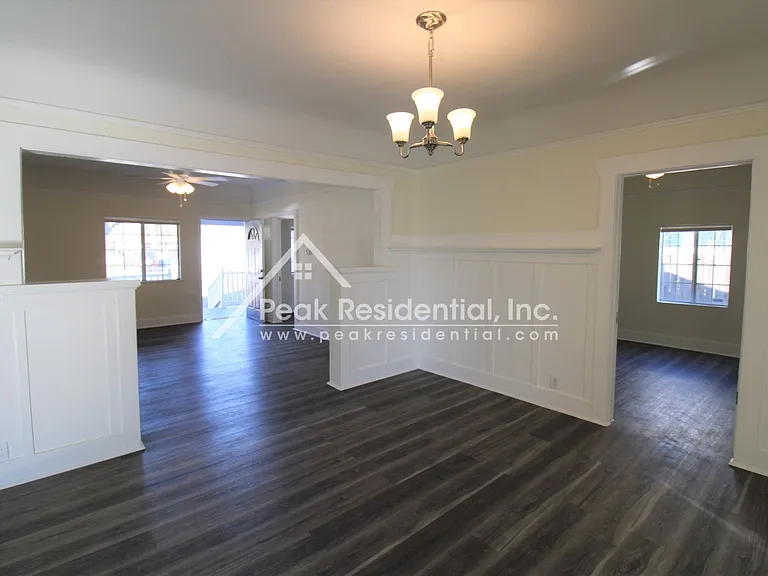 1042 Las Palmas Ave — Photo 5