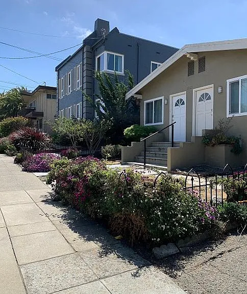 1221 Capuchino Ave #D — Photo 1