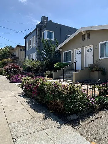 1221 Capuchino Ave #D Photo 1
