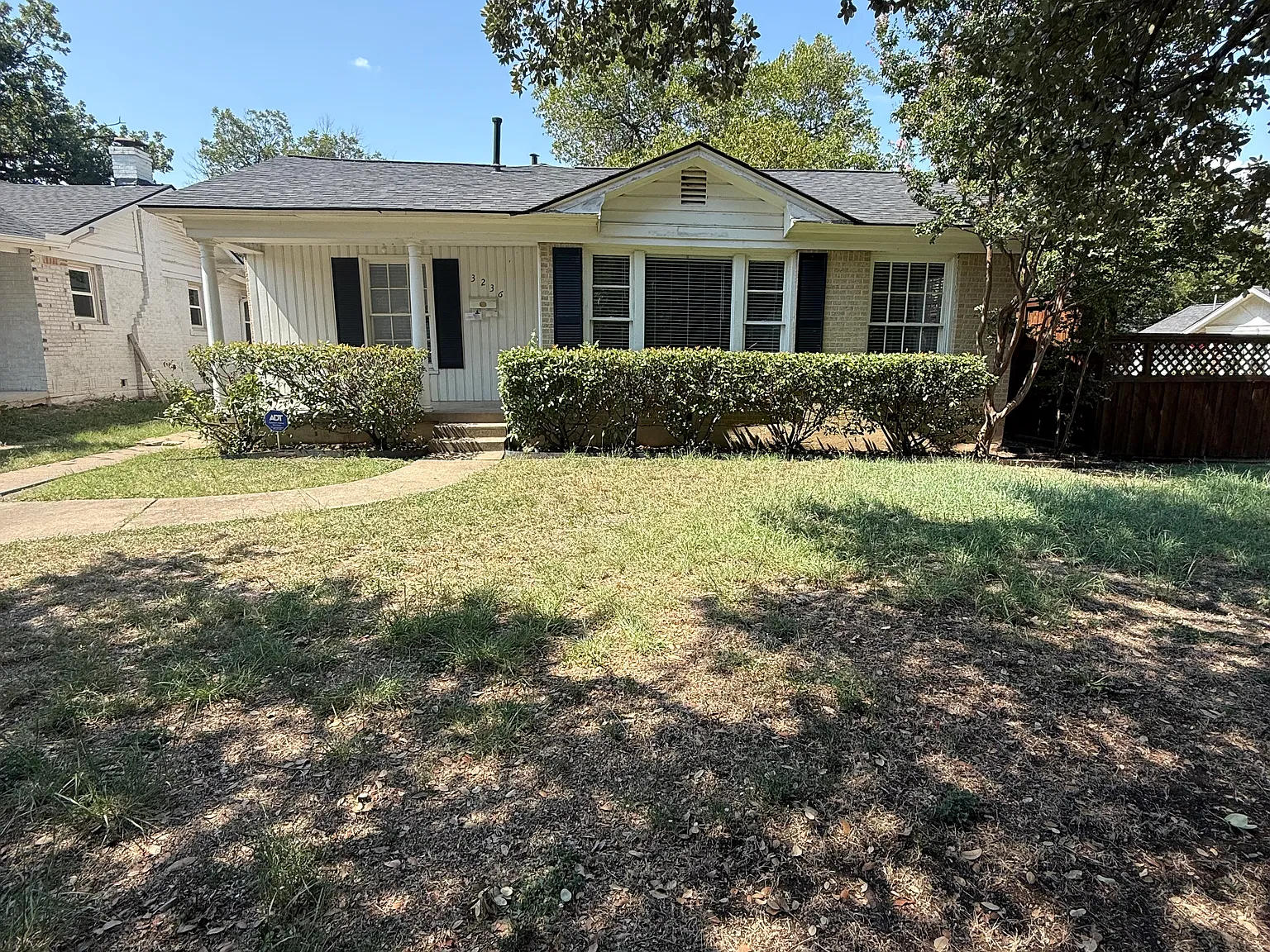 3 bed, 1053 sqft, $1,700 — Photo 1