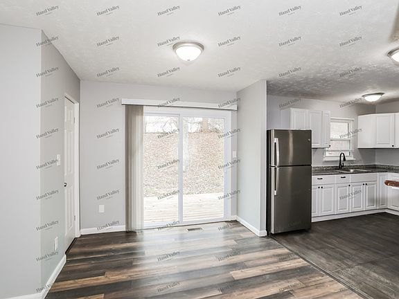 5th image of 10081 Menominee Dr