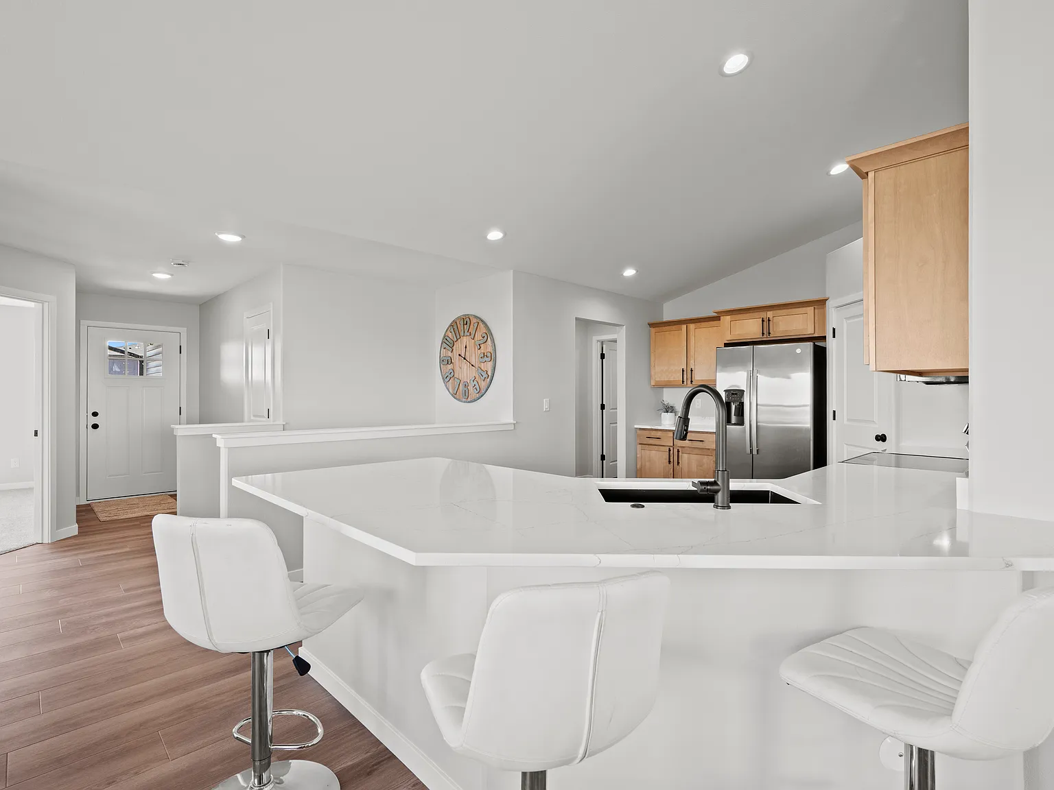 3 bed, 2500 sqft, $2,400 — Photo 3