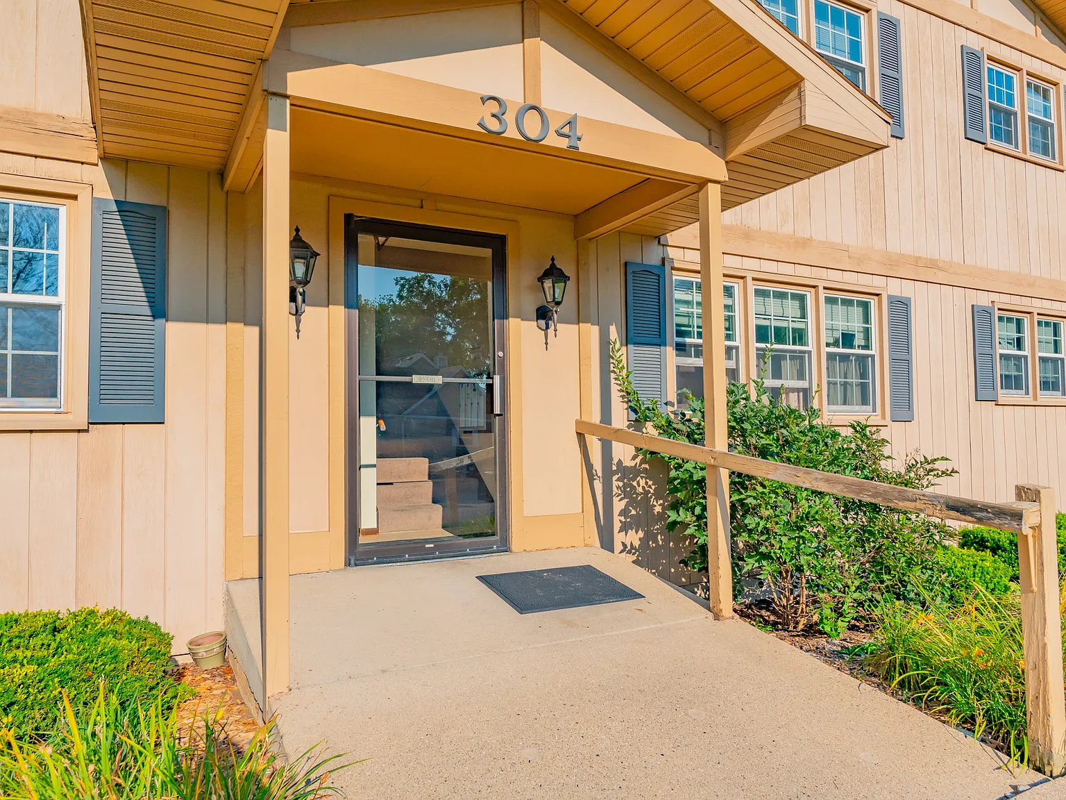 2 bed, 975 sqft, $1,250 — Photo 2