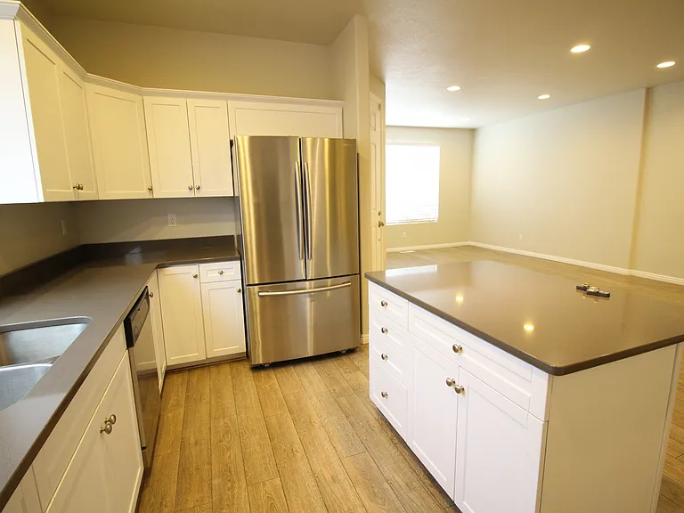 157 S 2775 W — Photo 11