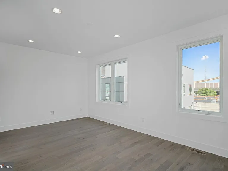 1425 S Hancock St — Photo 13