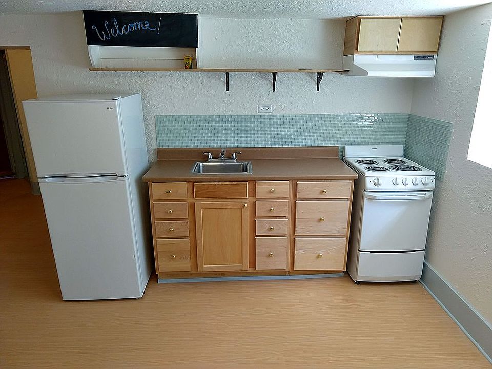 basement dinette