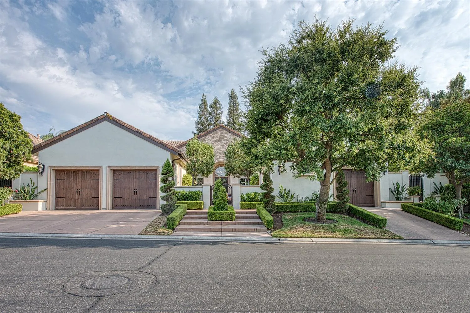 1423 E Carlyle Way photo 1
