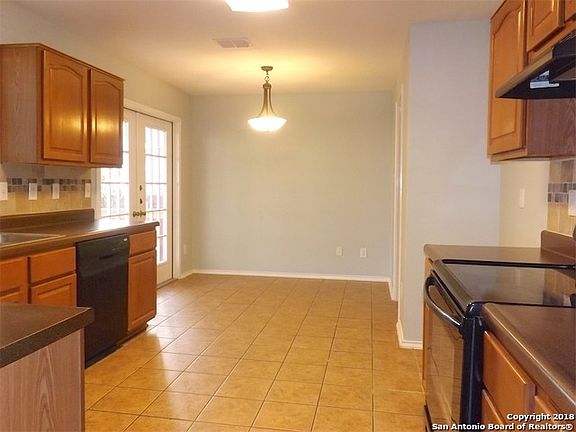 5th image of 414 Ann Dr