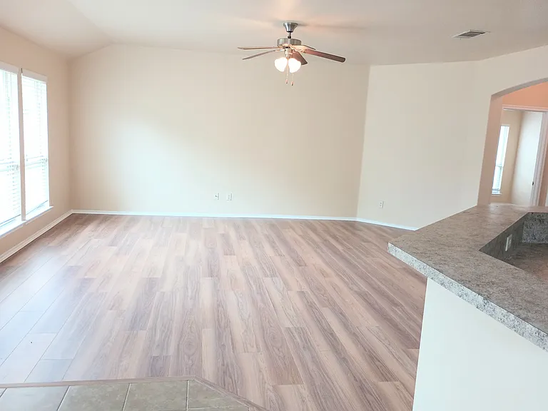 1817 Pecan Grove Dr — Photo 3