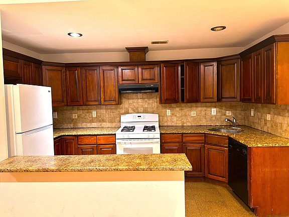 5th image of 75 Liberty Ave #2
