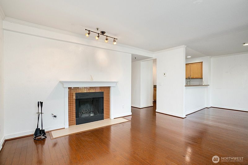 5th image of 1311 12th Avenue S #B203