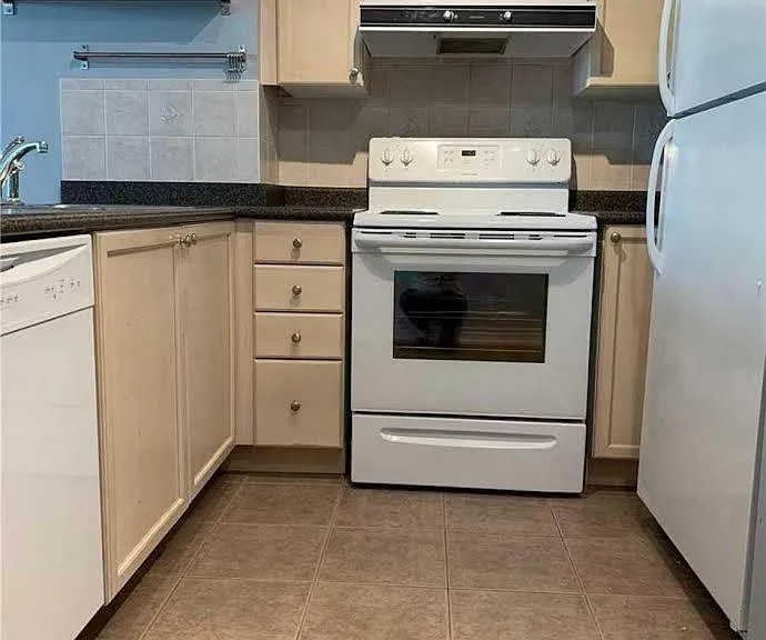 33 Elm Dr W #405 — Photo 7