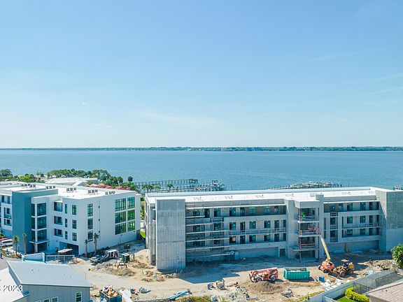 4th image of 225 Strand Dr #202