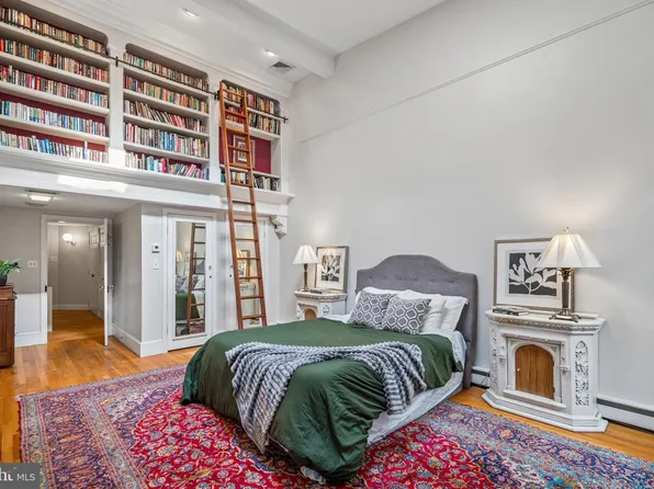 156 N 3rd St, Philadelphia, PA 19106