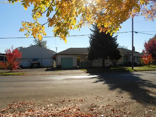 234 NE Yamhill St photo 1