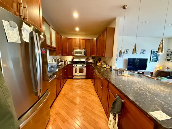 2027 W Division St APT 2, Chicago, IL 60622
