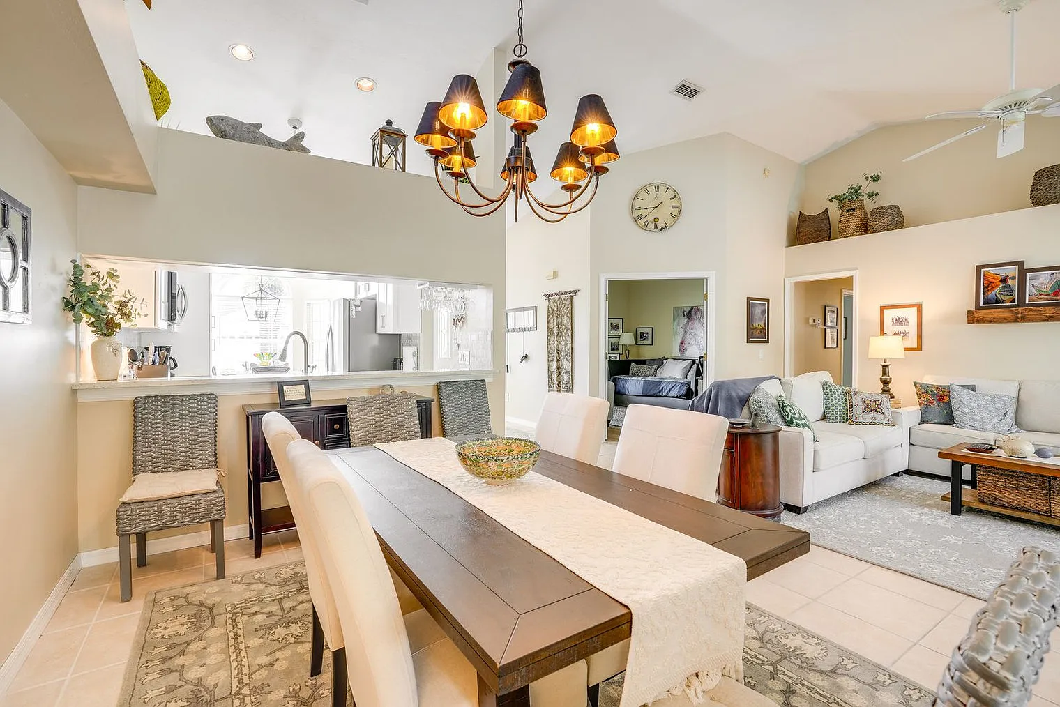 3 bed, 2.0 bath, 1550 sqft, $7,322 — Photo 4