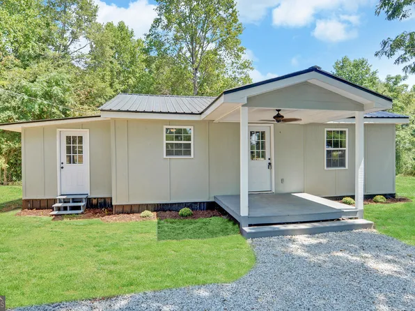 523 Brookhaven Cir, Toccoa, GA 30577