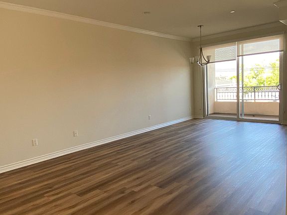 living room , view entering the condo