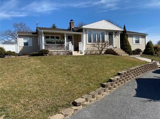 75 Hollow Tree Dr, Cranston, RI 02920
