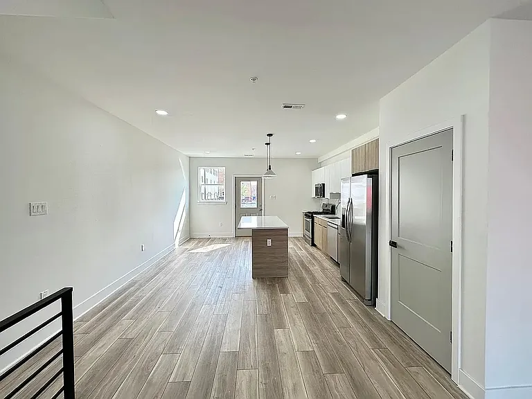 2511 E Tioga St #F8 — Photo 4