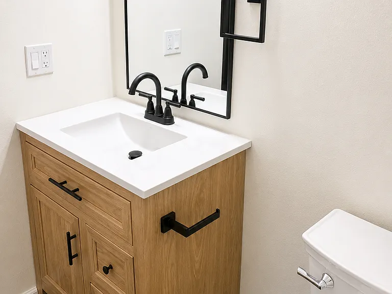 Bathroom 2 (ensuite in Master)