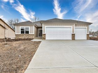 2312 NW Rymeg Dr, Grain Valley, MO 64029