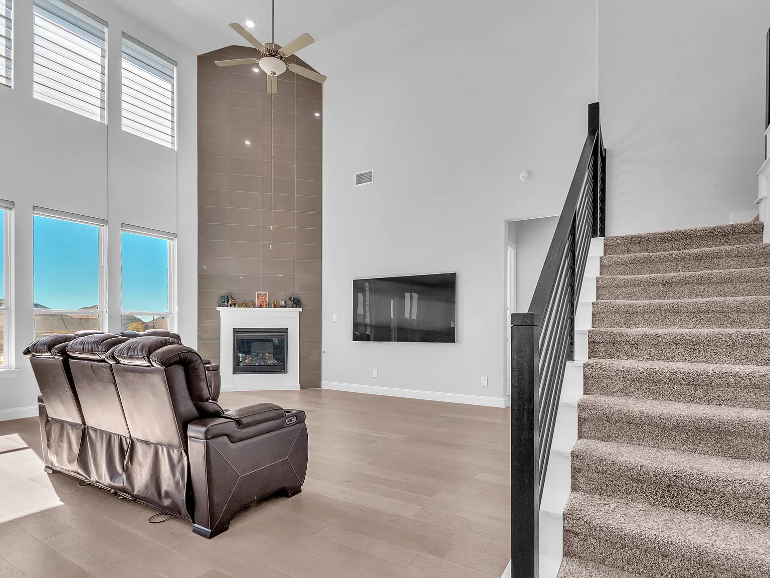 5 bed, 3.5 bath, 4830 sqft, $3,950 — Photo 4