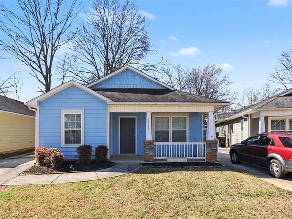 2329 Glebe Ct, Hampton, GA 30228