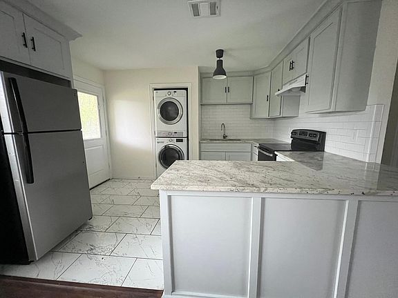 4th image of 401 Red Bud Ln