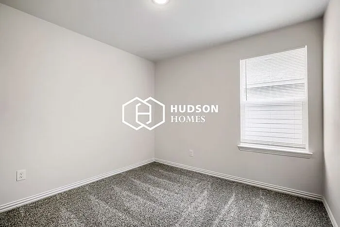 114 Goel St — Photo 7