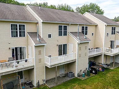 2 bed, 2.5 bath, 1192 sqft, $30,000 — Photo 4
