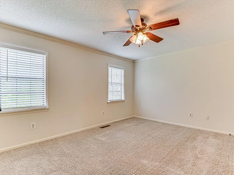 407 Folkstone Cir — Photo 27