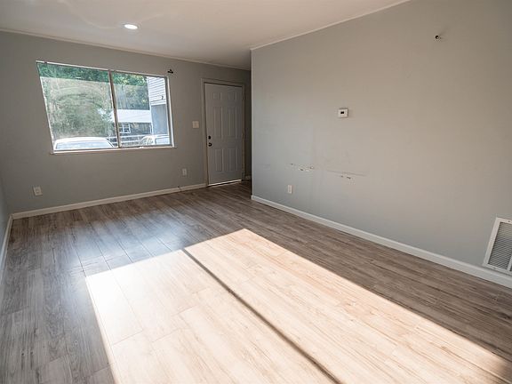 5th image of 1305 Clay St Unit 6