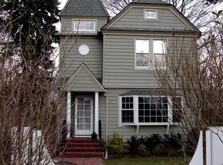 40 Chestnut St, Glen Cove, NY 11542