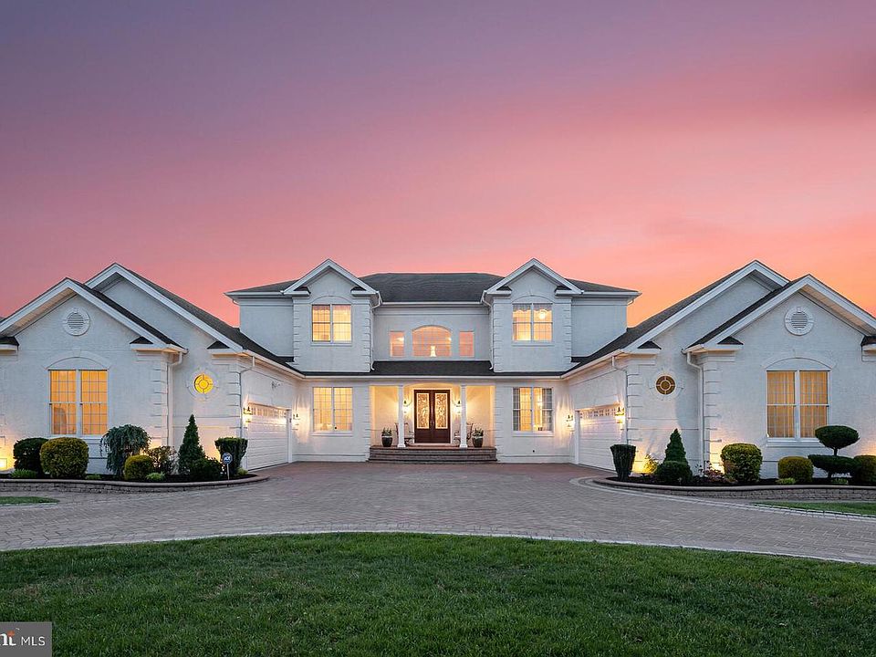 1st image of 312 Clubhouse Ln