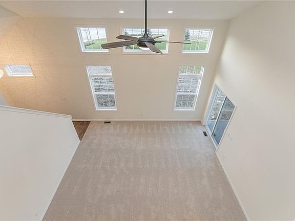 4th image of 607 Aubrielle Ave #24