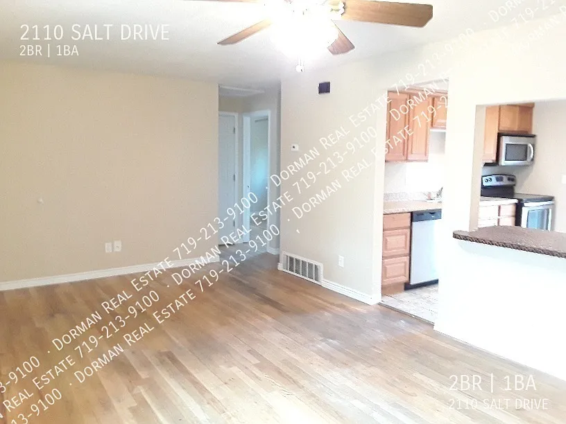 Adorable 2 Bedroom Cottage! — Photo 4