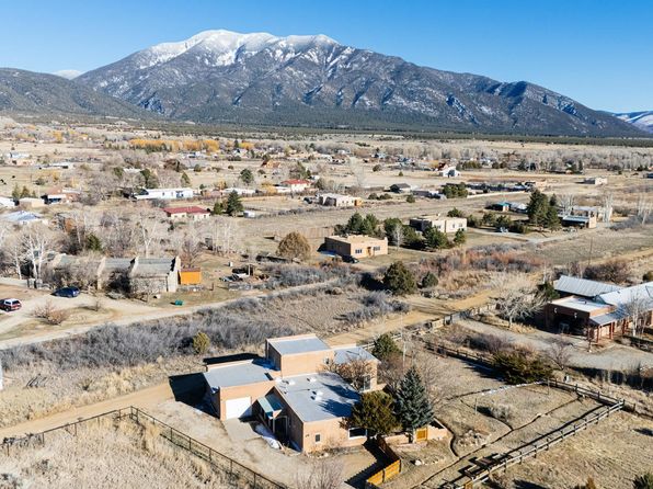 63 Las Animas Rd, Arroyo Seco, NM 87514
