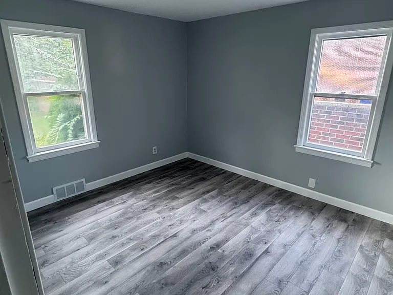 6305 N Wayne Rd — Photo 10