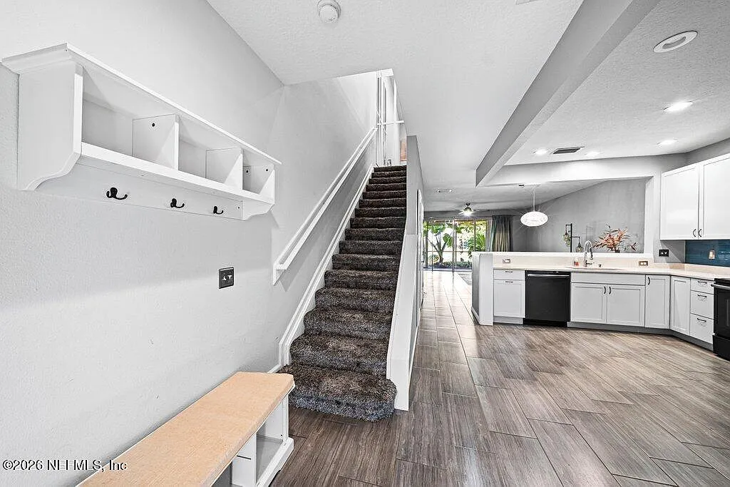 2 bed, 2.5 bath, 1550 sqft, $2,475 — Photo 4