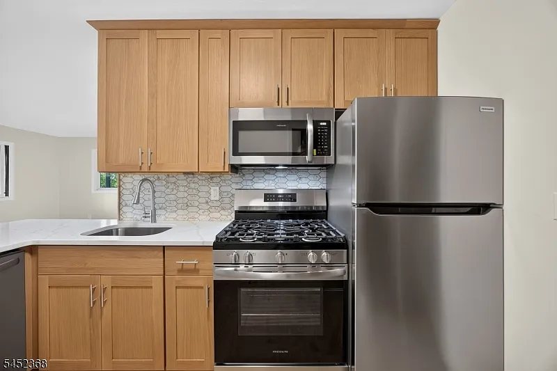 2 bed, 1.0 bath, $2,200 — Photo 3
