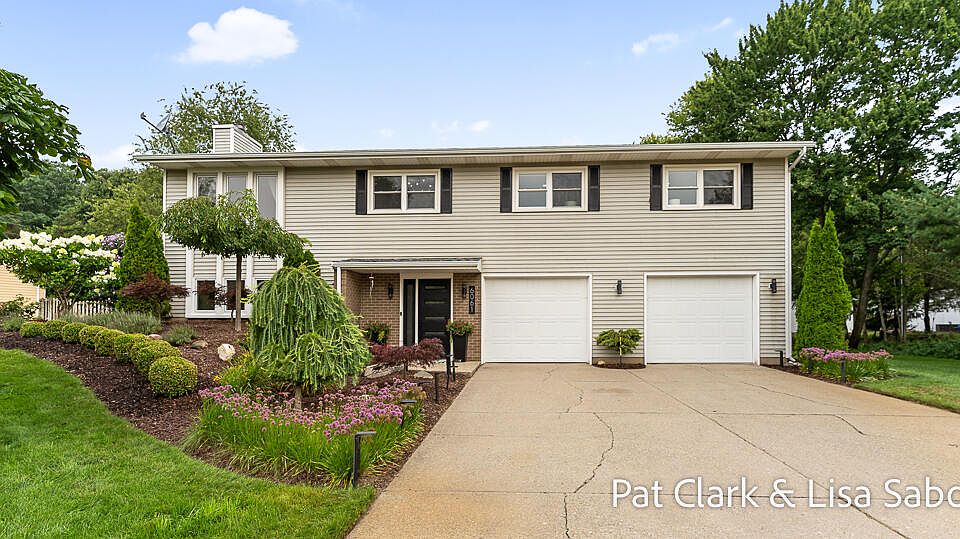 1st image of 6061 Ridgeview Dr
