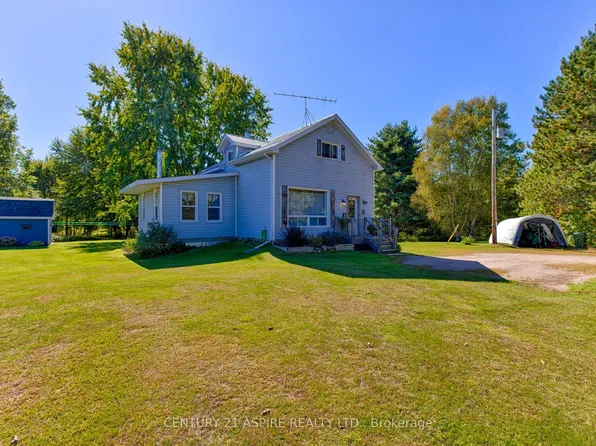 1085 Forest Lea Rd, Laurentian Valley, ON K8A 6W6