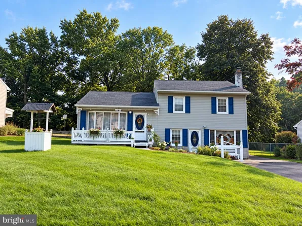 2483 W Helms Mnr, Upper Chichester, PA 19061